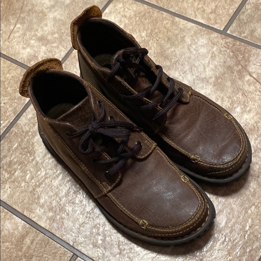 Men’s Leather Born Size 9 Brown Chukka Boots Rugged Outdoor Sturdy